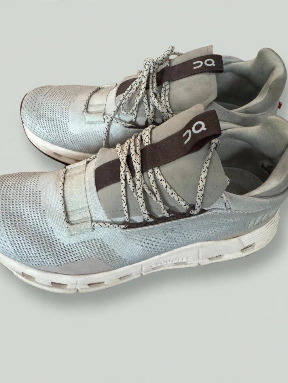 On Cloud Running Sneakers Light Gray CloudTec Soles — Size 8.5